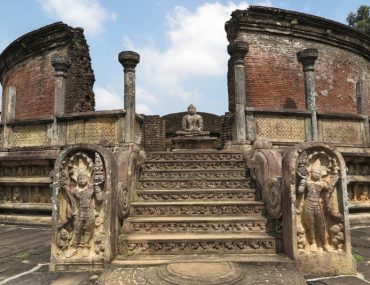 srilanka - Polonnaruwa-Kapak-Resmi.jpg